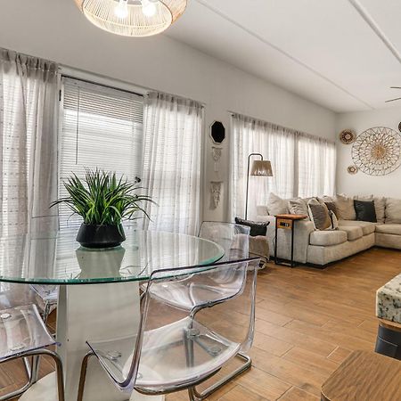 Luxe South Padre Condo With Pool - Walk To Beach! جنوب جزيرة بادري المظهر الخارجي الصورة