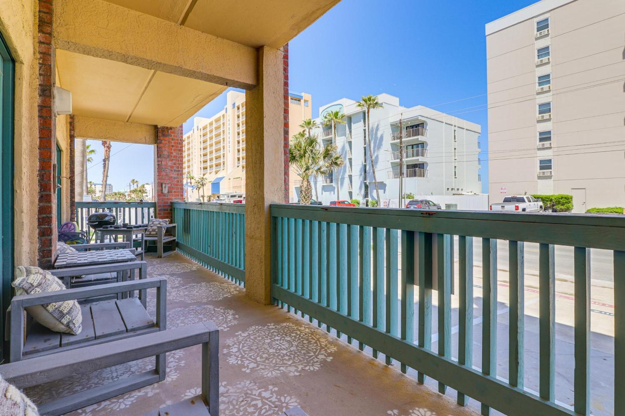 Luxe South Padre Condo With Pool - Walk To Beach! جنوب جزيرة بادري المظهر الخارجي الصورة
