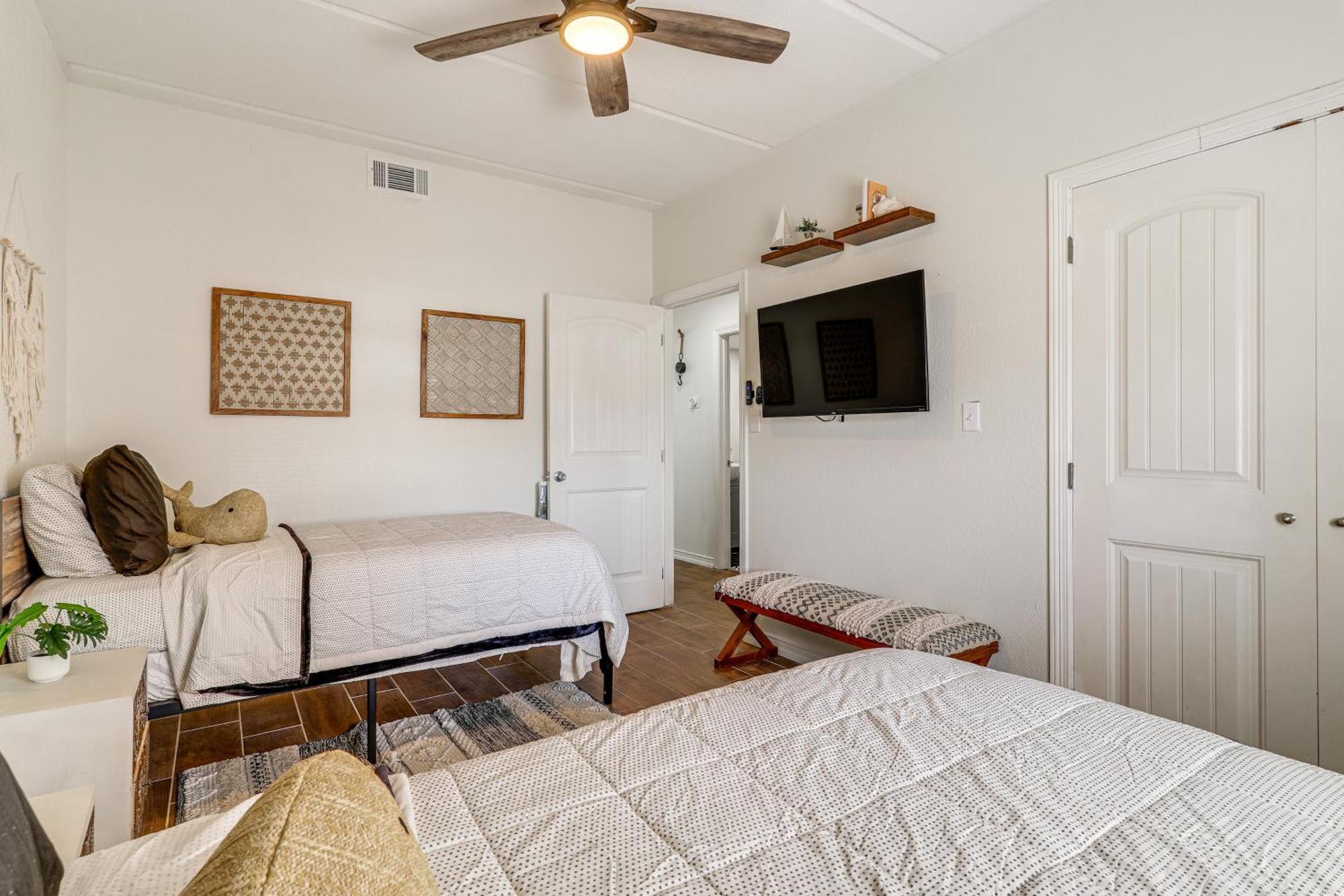 Luxe South Padre Condo With Pool - Walk To Beach! جنوب جزيرة بادري المظهر الخارجي الصورة