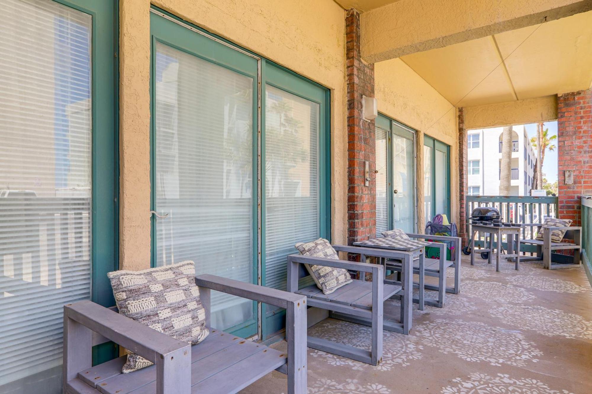 Luxe South Padre Condo With Pool - Walk To Beach! جنوب جزيرة بادري المظهر الخارجي الصورة