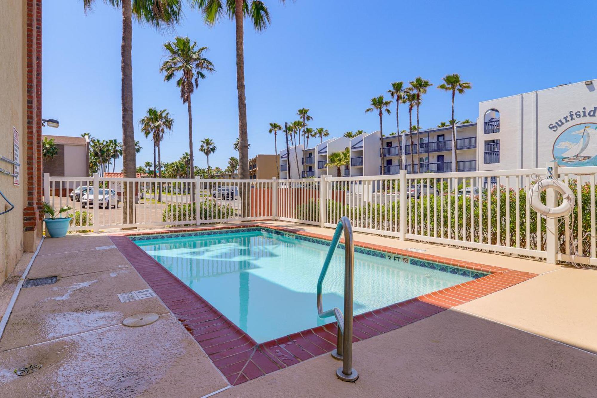 Luxe South Padre Condo With Pool - Walk To Beach! جنوب جزيرة بادري المظهر الخارجي الصورة