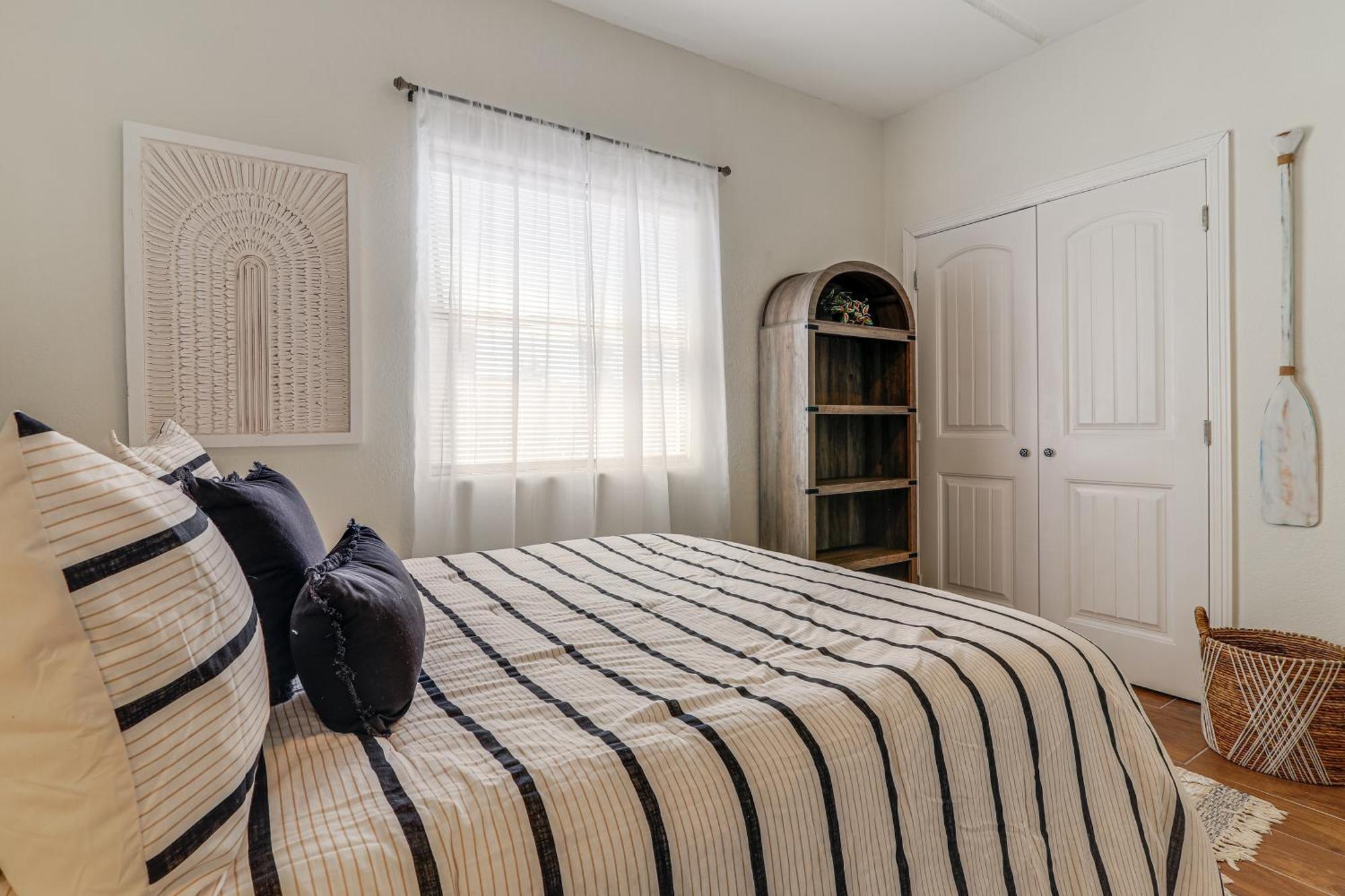 Luxe South Padre Condo With Pool - Walk To Beach! جنوب جزيرة بادري المظهر الخارجي الصورة