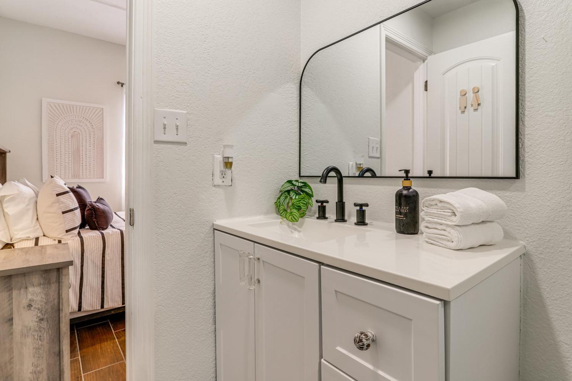 Luxe South Padre Condo With Pool - Walk To Beach! جنوب جزيرة بادري المظهر الخارجي الصورة